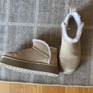 Koolaburra Women's Slip-On Faux Shearling Booties in Beige